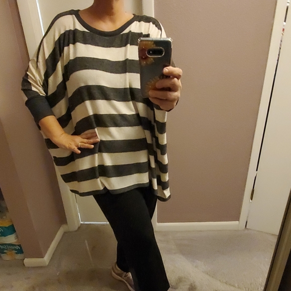 Cherish gray and cream striped oversized sweater - Picture 5 of 5